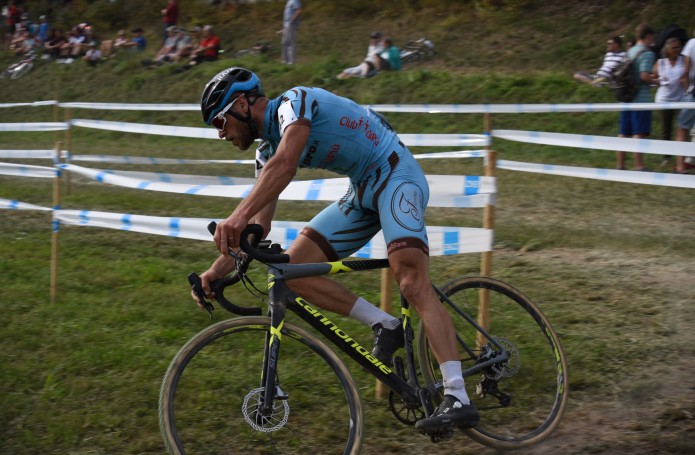 in strada per performare sul cross